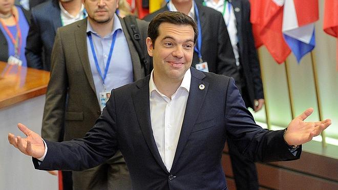 Subir el IVA y eliminar prejubilaciones, la propuesta de Tsipras a Bruselas