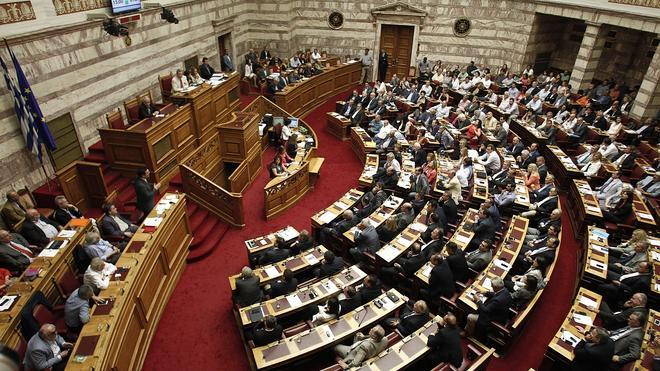 El Parlamento griego aprueba las reformas exigidas para un tercer rescate