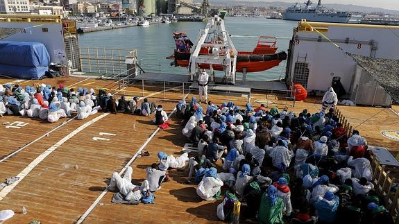 Más de 1.200 inmigrantes desembarcan en Sicilia tras ser rescatados en el Mediterráneo