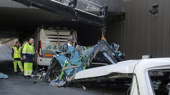 El conductor del autobús siniestrado en Francia admite haberse fiado del GPS