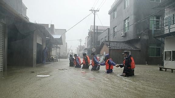 El tifón 'Soudelor' deja nueve muertos y tres desaparecidos en China