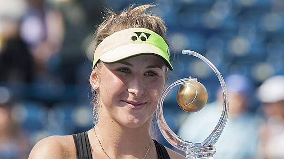 Bencic rentabiliza las limitaciones de Halep para reafirmar sus expectativas