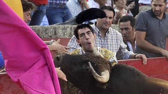 Jiménez Fortes, corneado en el cuello en la localidad salmantina de Vitigudino