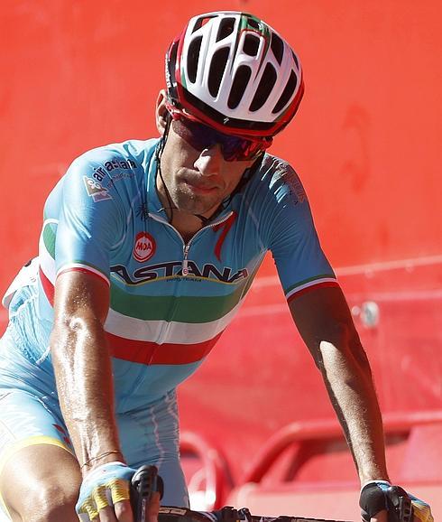 Nibali se disculpa tras su expulsión de la Vuelta a España