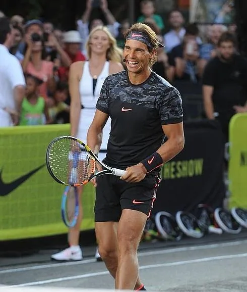 Nadal juega al 'strip-tenis' en pleno centro de Nueva York | Diario Sur