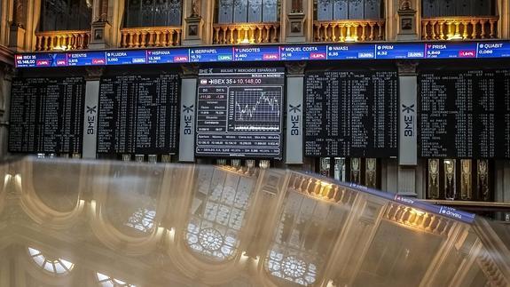 El Ibex-35, más débil que otros índices europeos, se aleja de los 10.000 puntos