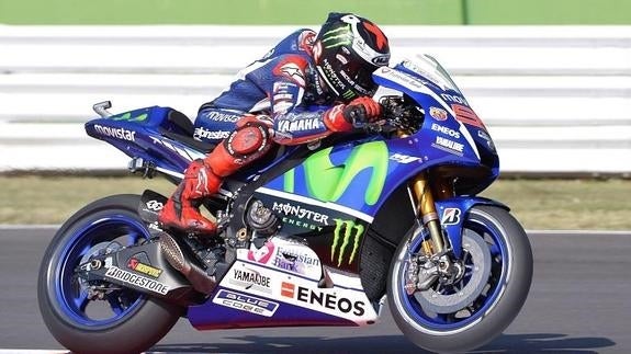 Lorenzo vuelve a marcar la pauta