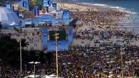Refuerzan la seguridad en playas de Río tras los robos y el caos del pasado fin de semana