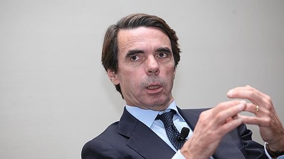 Aznar advierte a Rajoy de que no puede «desoír» el quinto aviso de las urnas