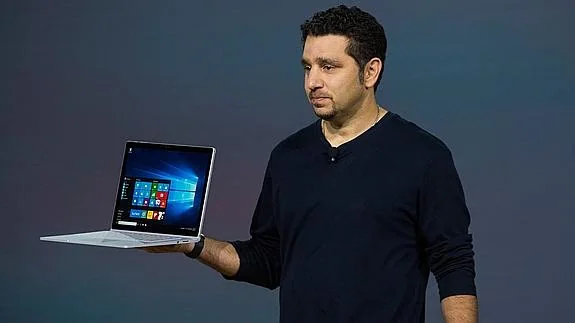 Microsoft lanza su primer portátil