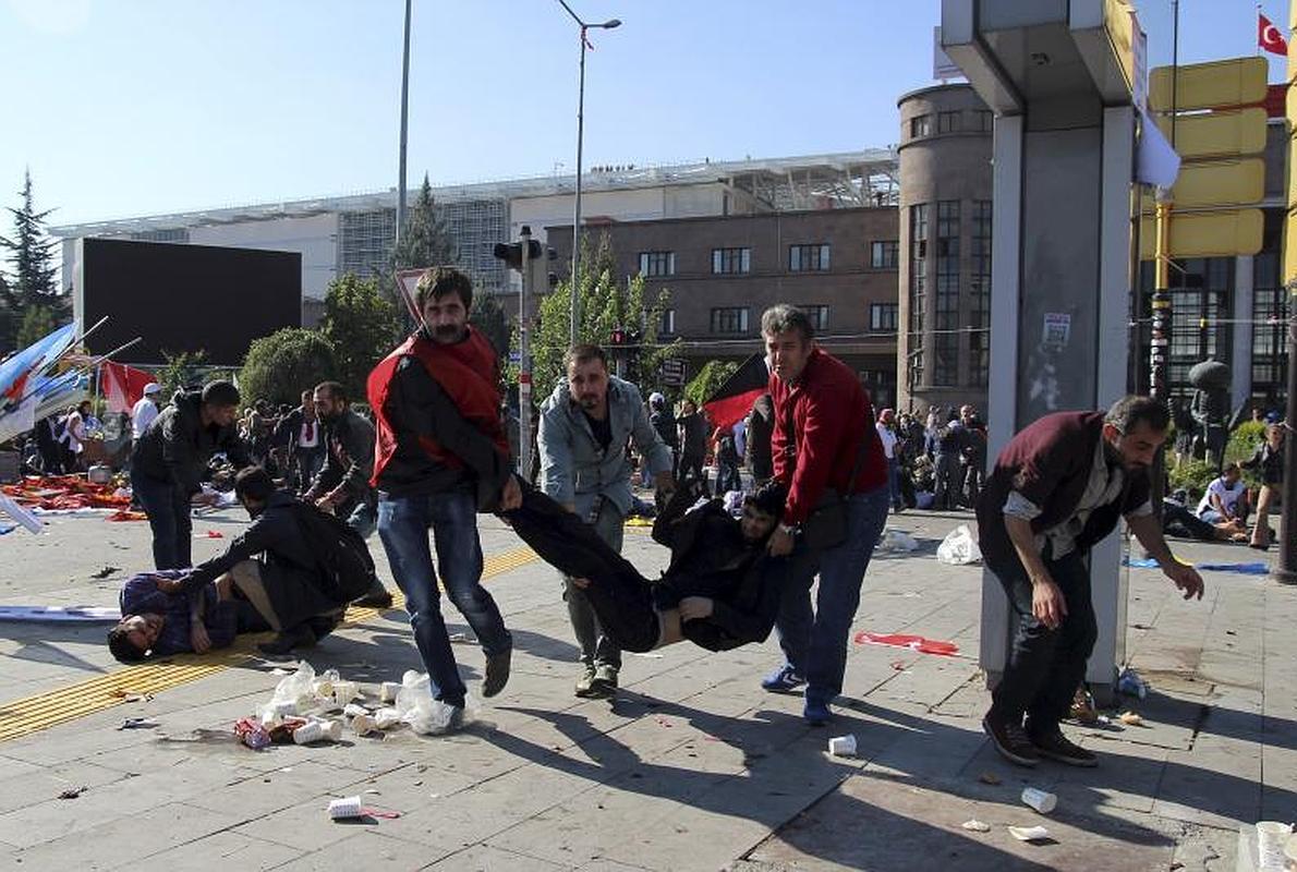 Asciende a 97 la cifra de muertos en el peor atentado de la historia turca