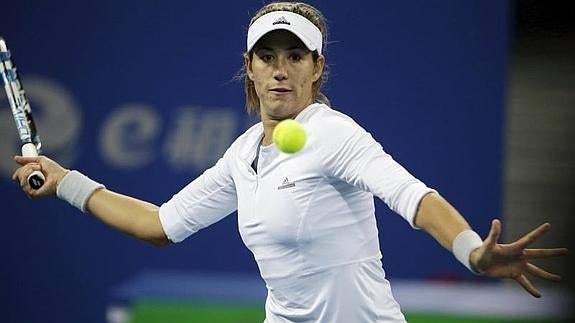 Muguruza remonta ante Radwanska y jugará la final