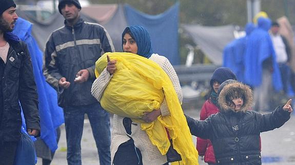 Croacia permite la entrada de miles de refugiados bloqueados en la frontera con Serbia