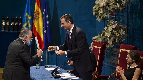 Felipe VI: «Las divisiones empobrecen y aíslan a los pueblos»