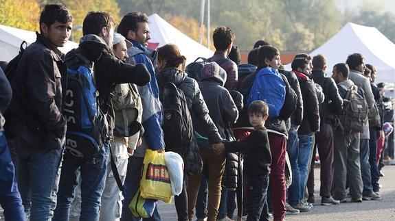Merkel cede ante sus aliados bávaros e impone más restricciones a la llegada de refugiados