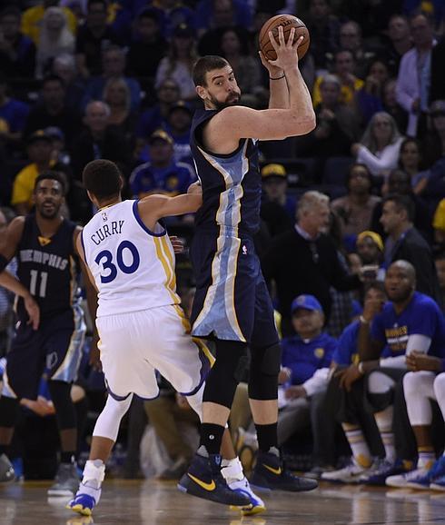 Curry y los Warriors dejan en evidencia a los Grizzlies de Gasol