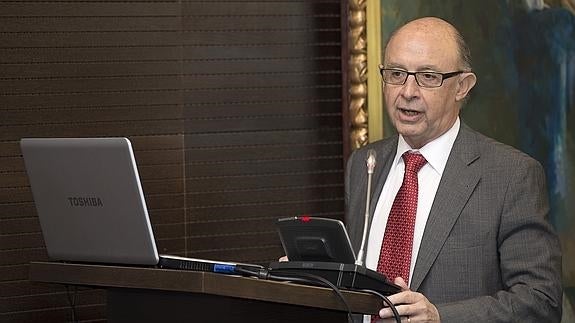 Montoro pide al PSOE que estudie la recaudación y critica que «solo sabe crear impuestos»