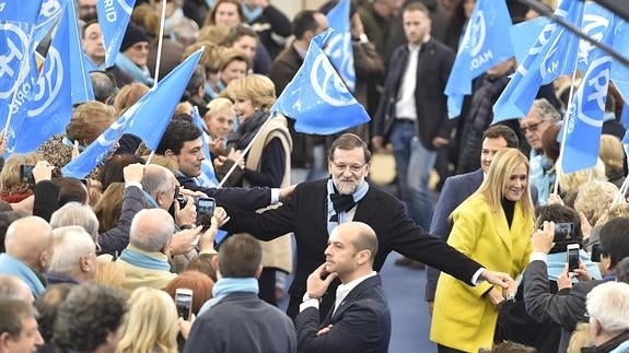 Rajoy alerta al electorado: «Mucho cuidado a la hora de ver a quién se vota»