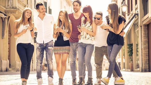 Ocho de cada diez españoles prefiere móviles de gama media