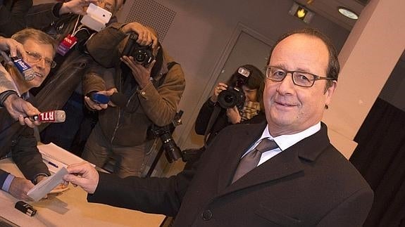 Hollande no pasaría a la segunda vuelta de las elecciones presidenciales francesas