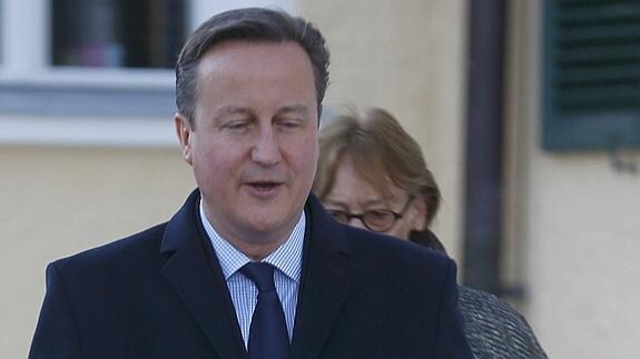Cameron pide restringir las prestaciones a los extranjeros los primeros cuatro años