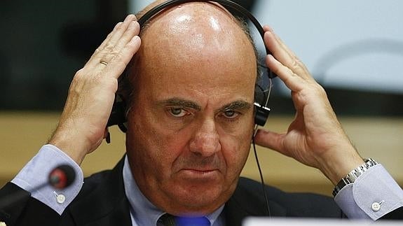 Guindos cree que la economía española es vulnerable y pide un Gobierno estable