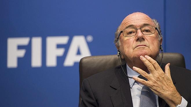Blatter sigue recibiendo el sueldo de presidente de la FIFA pese a estar inhabilitado