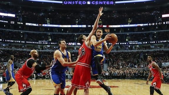 Curry se exhibe ante los Bulls de Gasol, que anotó un punto