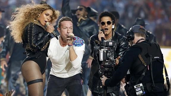 Coldplay, Beyoncé y Bruno Mars encienden la Super Bowl