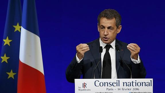 Los candidatos de la derecha boicotean el discurso de Sarkozy ante su partido