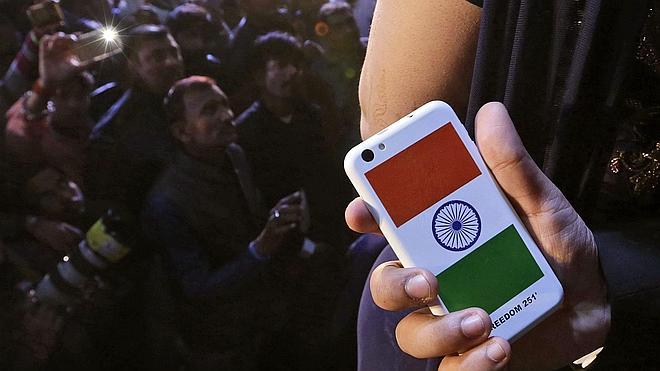 India lanza el smarthpone más barato del mundo