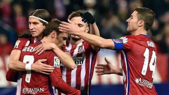 El Atlético castiga a una Real incapaz