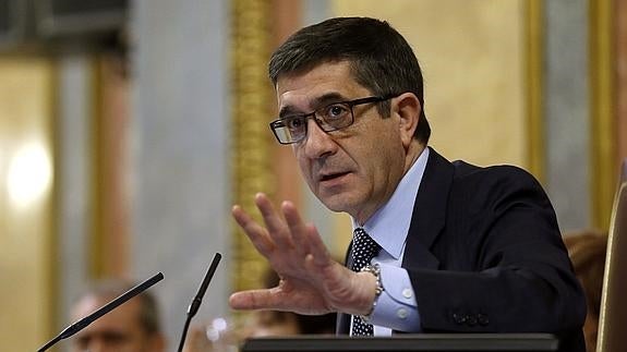 El duro debate obliga a Patxi López a cortar en seco los turnos de alusiones