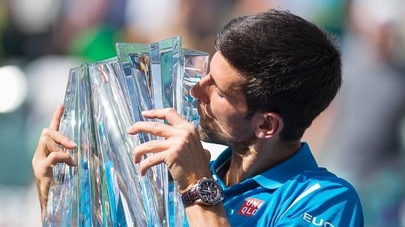 Djokovic arrolla a Raonic y se corona en Indian Wells