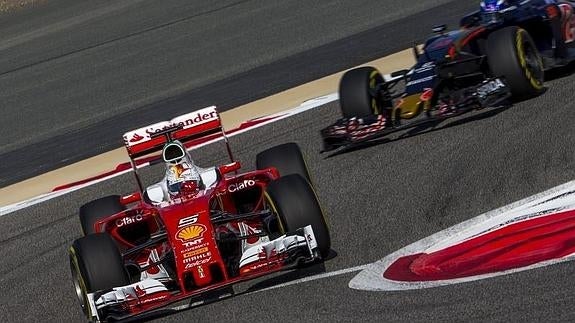 Impotencia y frustración de Vettel y Ferrari