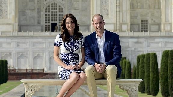 Los duques de Cambridge visitan el Taj Mahal