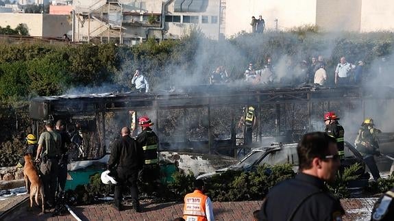 Al menos 21 heridos por la explosión de un artefacto en un autobús en Jerusalén