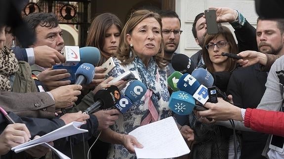 Isabel Nieto: «Somos víctimas de una trama»