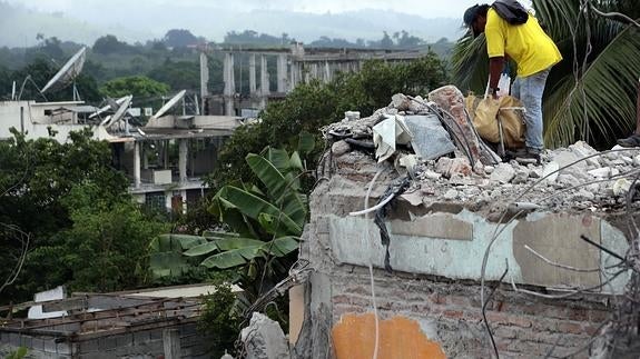 Asciende a 654 la cifra de muertos por el terremoto en Ecuador