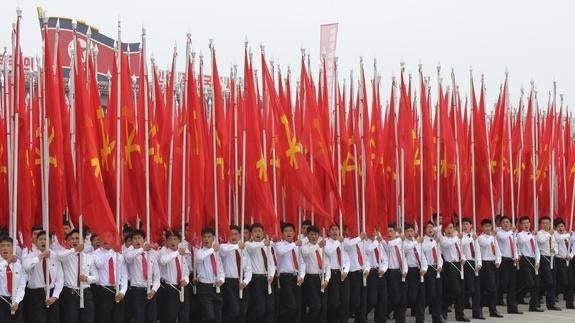 El régimen norcoreano glorifica a Kim Jong-un con un gigantesco desfile