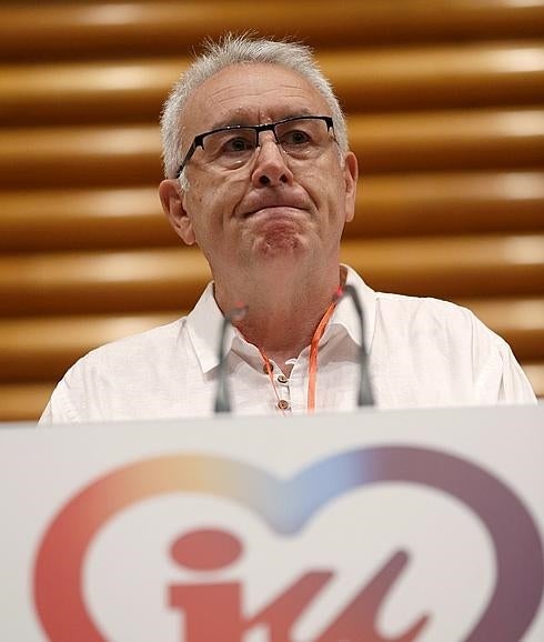 Cayo Lara marca distancia con Podemos: «Me va a costar votar en estas elecciones»