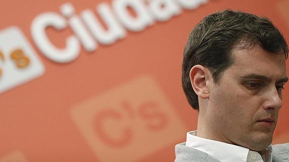 Ciudadanos promete 2,5 millones de empleos y bajar tres puntos el IRPF en 2018