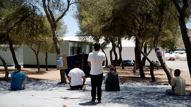 España enviará expertos a Grecia para detectar yihadistas entre los refugiados