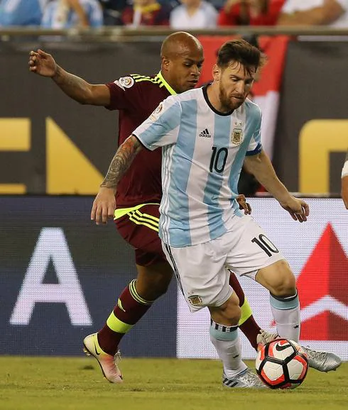 Argentina golea a Venezuela y Chile aplasta a México