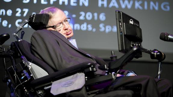 Condenan a cuatro meses de prisión a la acosadora de Stephen Hawking