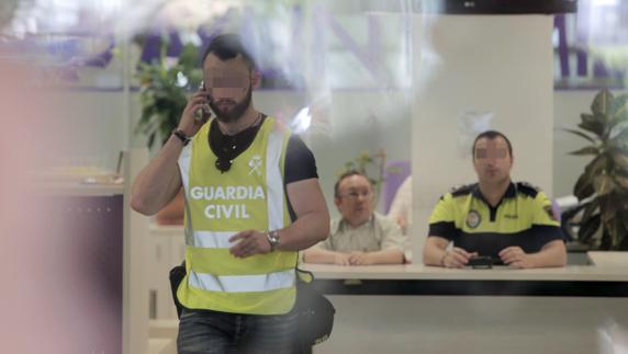 La Guardia Civil practica 48 registros en una macrooperación contra la corrupción en ayuntamientos