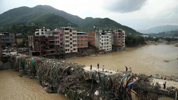 El tifón Nepartak deja 9 muertos en China