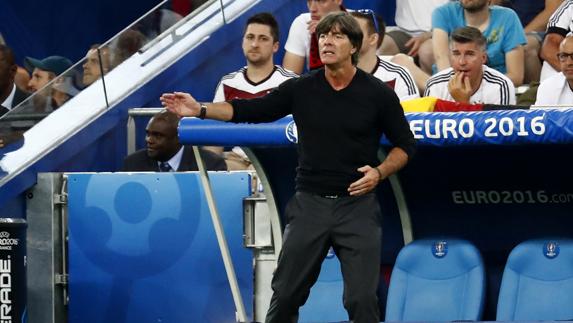 Löw seguirá como seleccionador de Alemania pese a la decepción de la Eurocopa