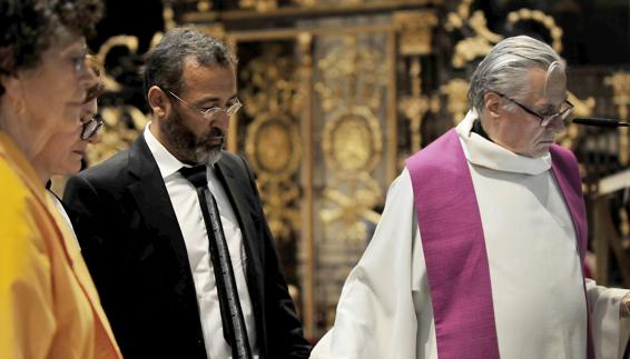 Cristianos y musulmanes rinden homenaje al sacerdote degollado en Normandía