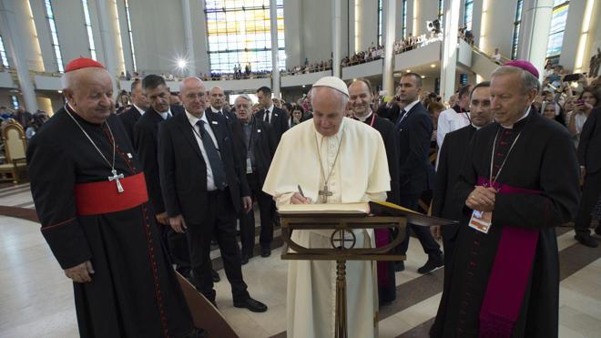 El Papa reza para convertir a los terroristas y que reconozcan la maldad